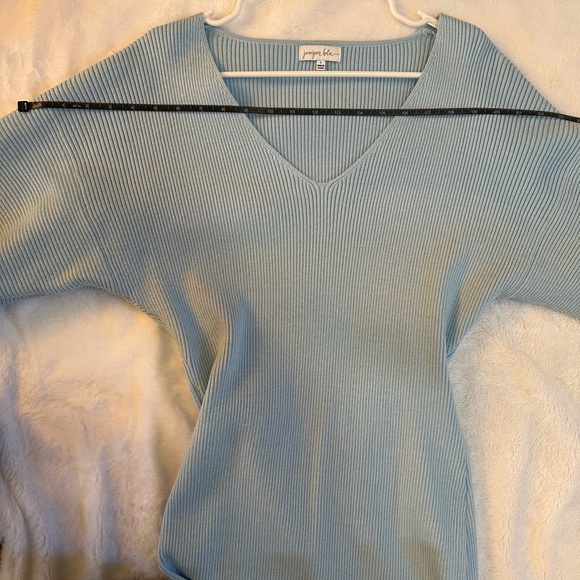Light Blue V-Neck Sweater Dress with oversized Sleeves size large - Picture 9 of 14